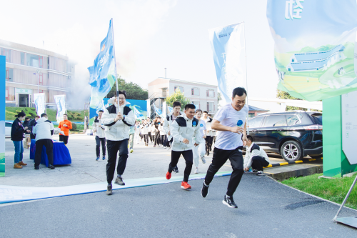 弘扬勤俭美德，共筑环保风尚！现代牧业青年志愿者服务队再出发