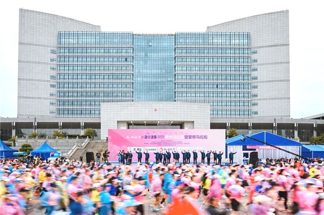 各组冠军悉数刷新赛会纪录！柳州银行杯·2025柳州马拉松暨警察马拉松鸣枪开跑！