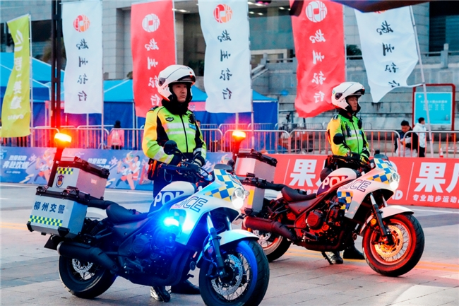各组冠军悉数刷新赛会纪录！柳州银行杯·2025柳州马拉松暨警察马拉松鸣枪开跑！