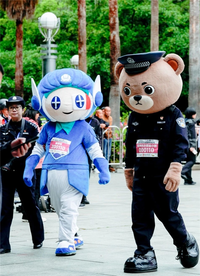 各组冠军悉数刷新赛会纪录！柳州银行杯·2025柳州马拉松暨警察马拉松鸣枪开跑！