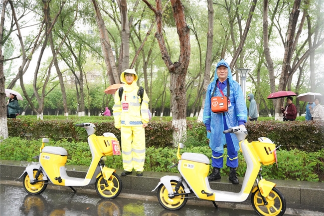 2025新疆奎屯兵地融合半程马拉松暨中国田径协会10公里精英赛（奎屯站）鸣枪起跑