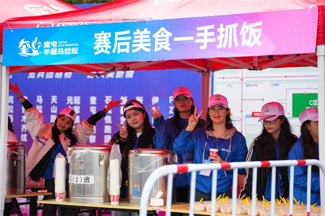 2025新疆奎屯兵地融合半程马拉松暨中国田径协会10公里精英赛（奎屯站）鸣枪起跑