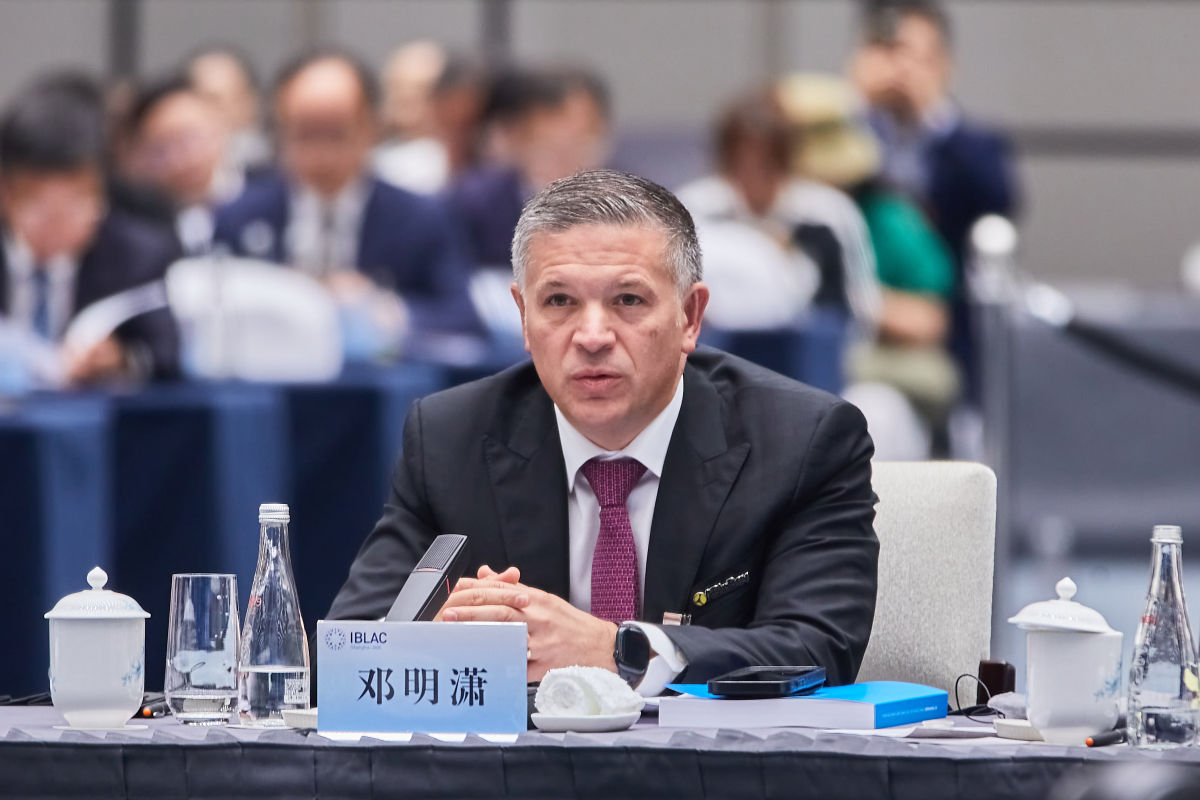 百威集团CEO邓明潇参加第37次上海市咨会，为夜间经济发展建言献策