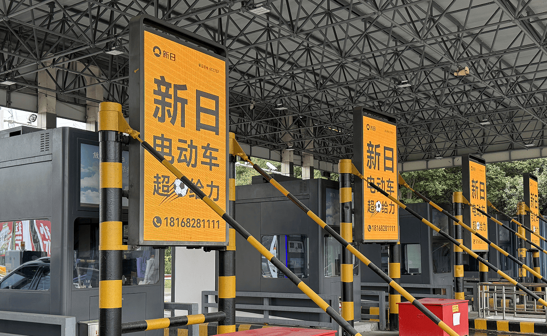 苏超决赛日，新日霸气应援圈粉无数，做最懂球迷的“圆梦搭子”