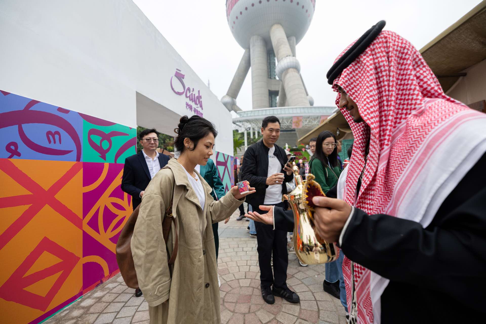 “沙特小镇”空降上海首日人气爆棚！沉浸式感受沙特地道生活，精彩体验抢先看