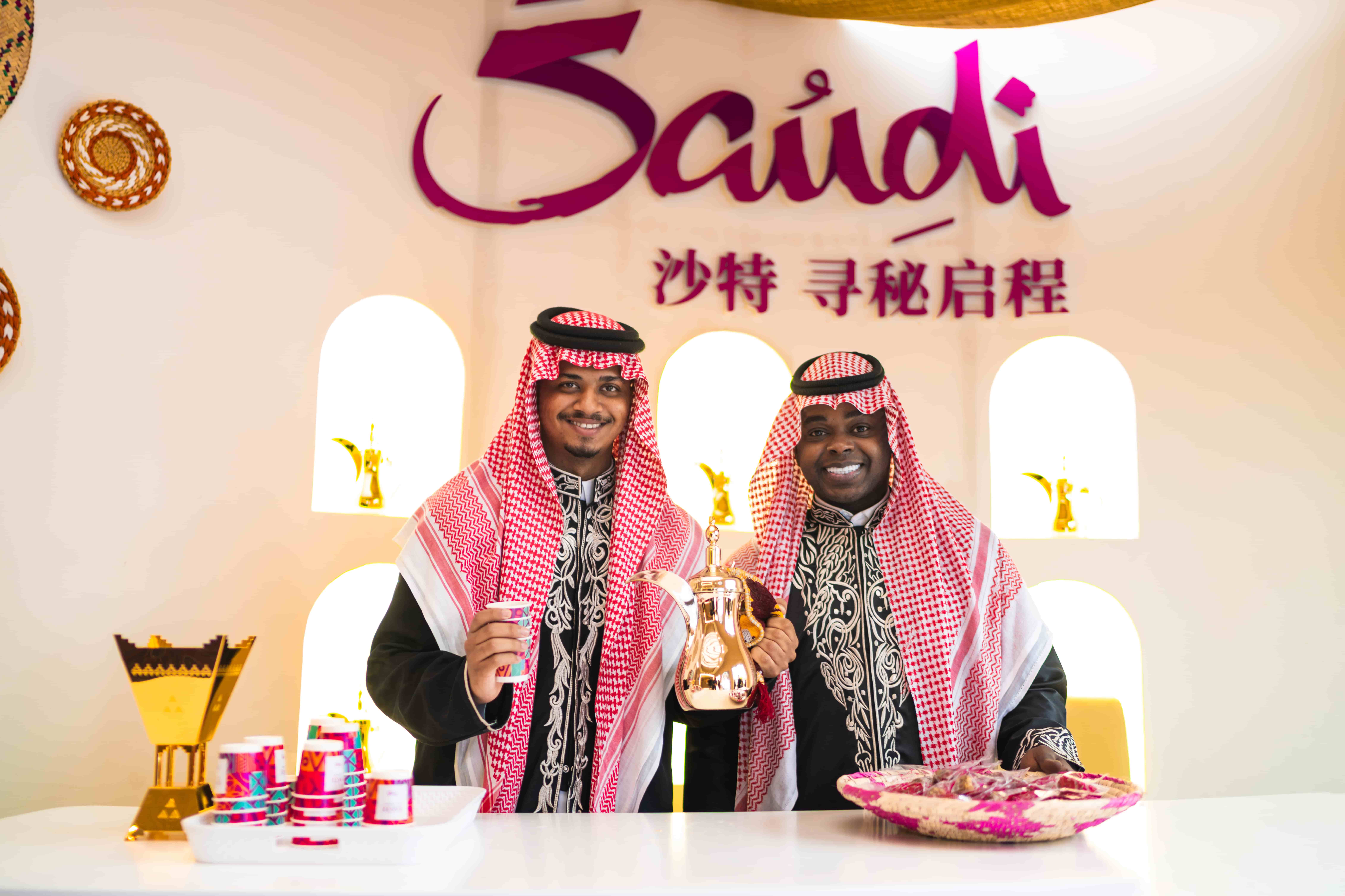 “沙特小镇”空降上海首日人气爆棚！沉浸式感受沙特地道生活，精彩体验抢先看